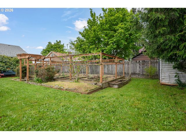 671 TANEY St, Eugene, OR 97402