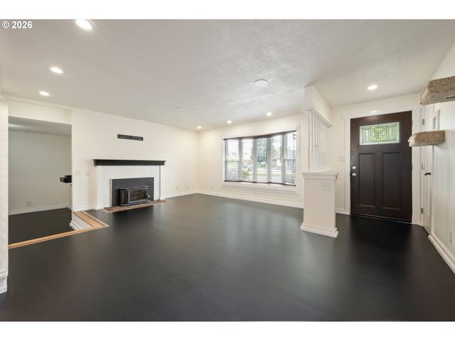 671 TANEY St, Eugene, OR 97402