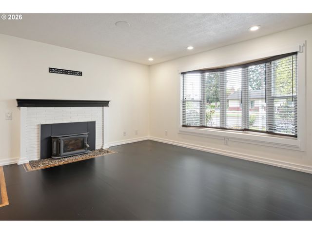 671 TANEY St, Eugene, OR 97402