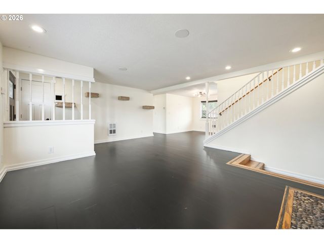 671 TANEY St, Eugene, OR 97402