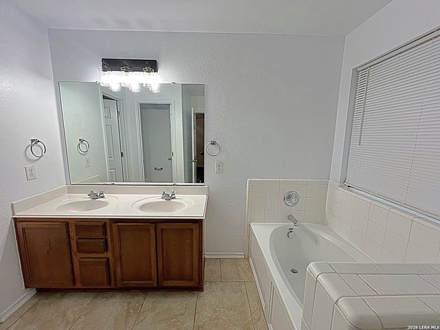 2119 MOBEETIE TRL, San Antonio, TX 78245