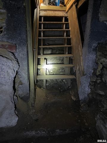 408 S UNIVERSITY Avenue, Carbondale, IL 62901