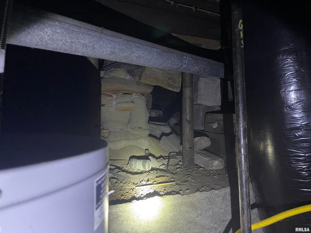 408 S UNIVERSITY Avenue, Carbondale, IL 62901