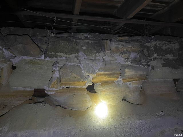 408 S UNIVERSITY Avenue, Carbondale, IL 62901