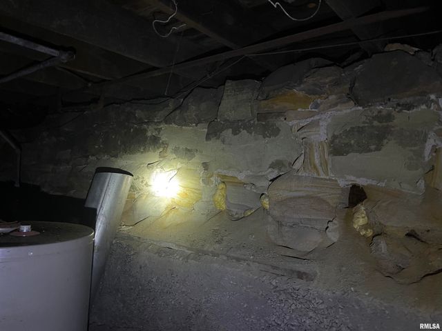 408 S UNIVERSITY Avenue, Carbondale, IL 62901