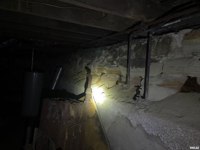 408 S UNIVERSITY Avenue, Carbondale, IL 62901