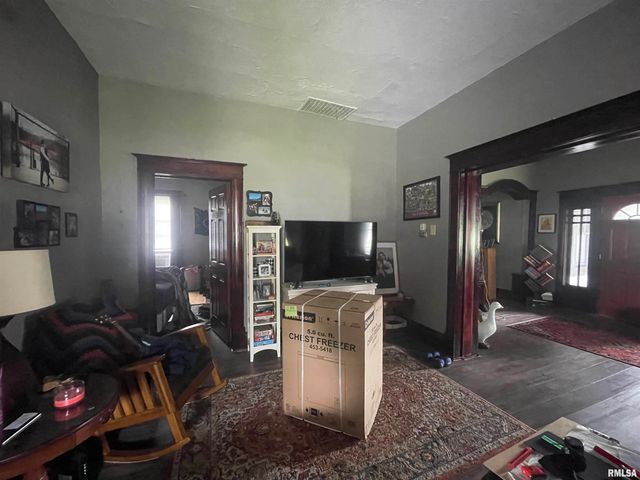 408 S UNIVERSITY Avenue, Carbondale, IL 62901