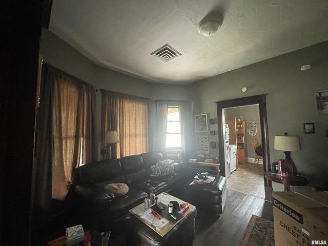 408 S UNIVERSITY Avenue, Carbondale, IL 62901