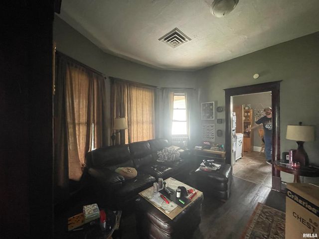 408 S UNIVERSITY Avenue, Carbondale, IL 62901