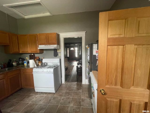 408 S UNIVERSITY Avenue, Carbondale, IL 62901