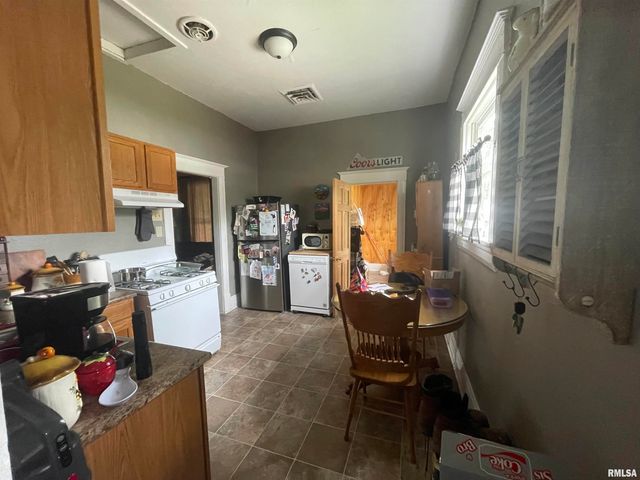 408 S UNIVERSITY Avenue, Carbondale, IL 62901