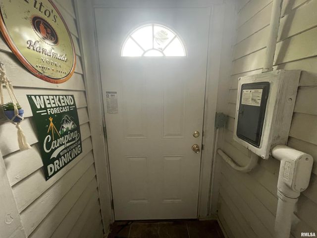 408 S UNIVERSITY Avenue, Carbondale, IL 62901