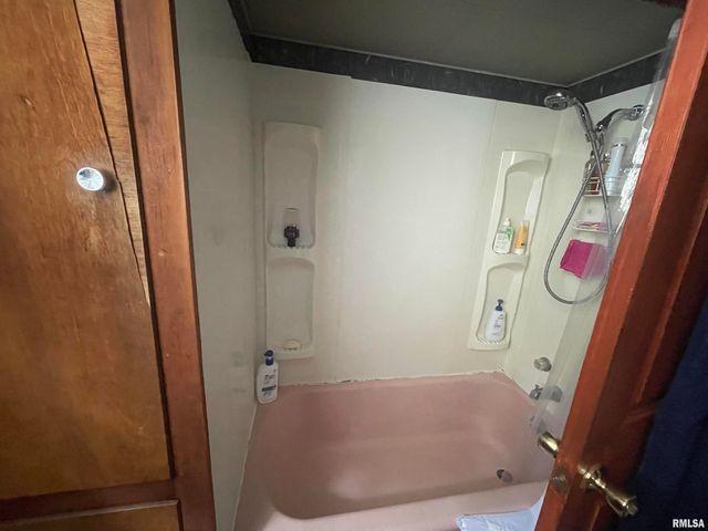 408 S UNIVERSITY Avenue, Carbondale, IL 62901