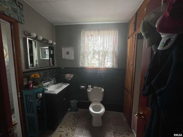 408 S UNIVERSITY Avenue, Carbondale, IL 62901