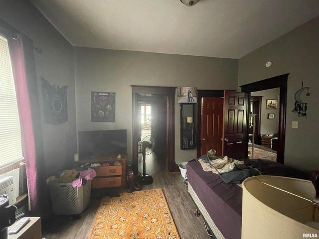 408 S UNIVERSITY Avenue, Carbondale, IL 62901