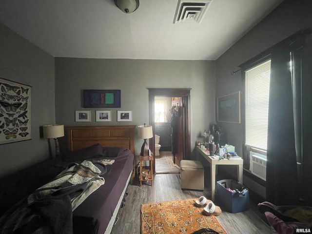 408 S UNIVERSITY Avenue, Carbondale, IL 62901