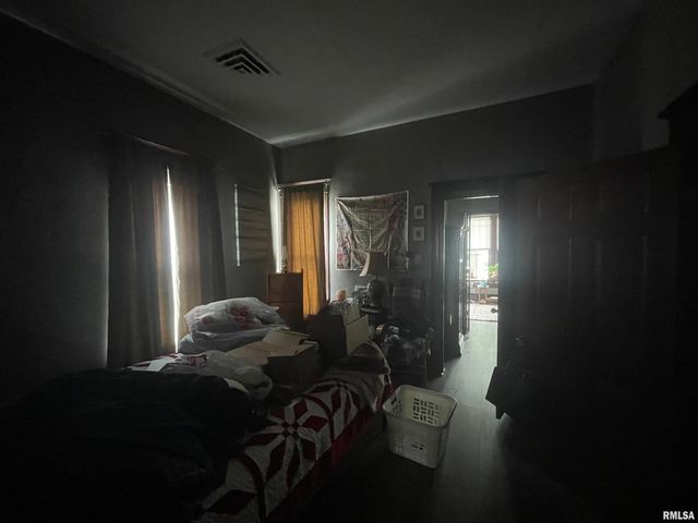 408 S UNIVERSITY Avenue, Carbondale, IL 62901