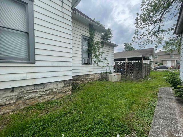 408 S UNIVERSITY Avenue, Carbondale, IL 62901