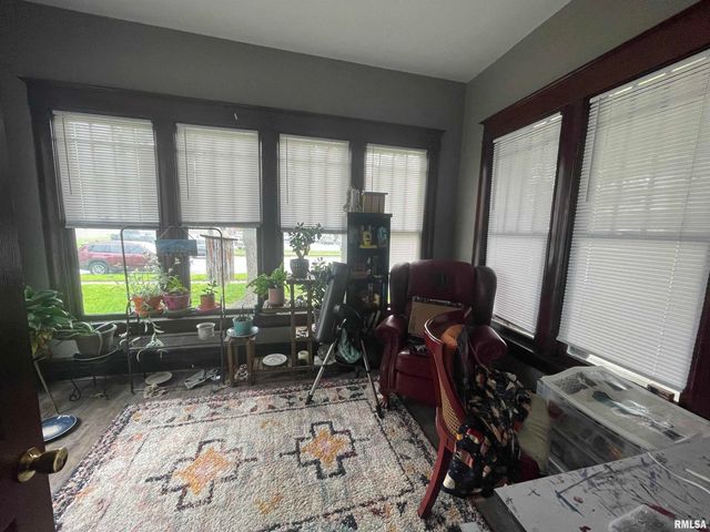 408 S UNIVERSITY Avenue, Carbondale, IL 62901