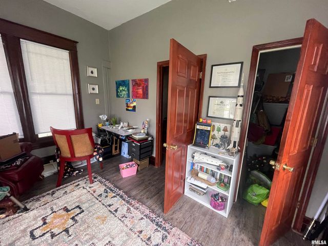 408 S UNIVERSITY Avenue, Carbondale, IL 62901