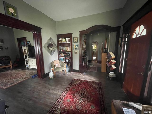 408 S UNIVERSITY Avenue, Carbondale, IL 62901