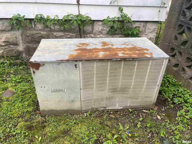 408 S UNIVERSITY Avenue, Carbondale, IL 62901