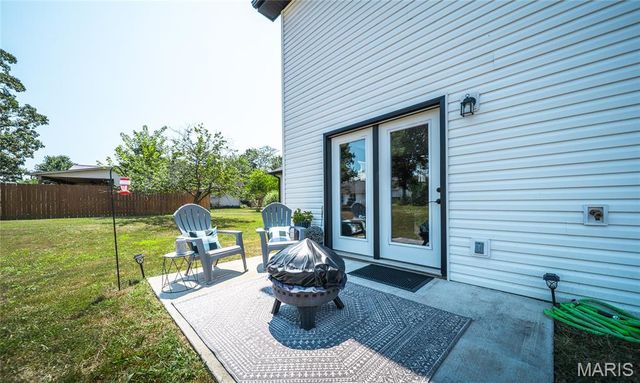 125 La Vista Drive, Waynesville, MO 65583