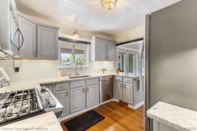 4583 Forest Avenue, Waterford, MI 48328