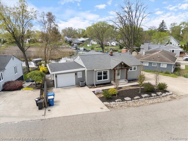 4583 Forest Avenue, Waterford, MI 48328