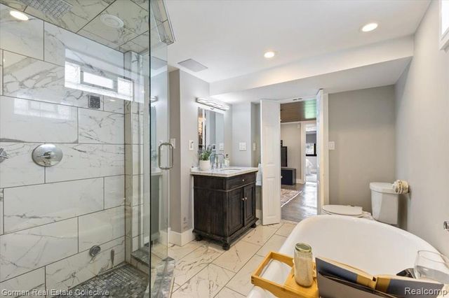 4583 Forest Avenue, Waterford, MI 48328