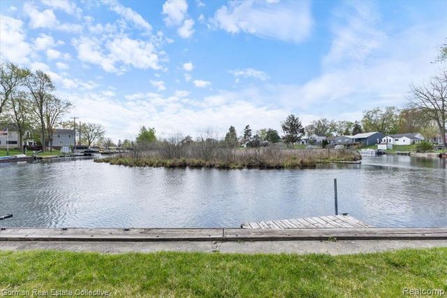 4583 Forest Avenue, Waterford, MI 48328