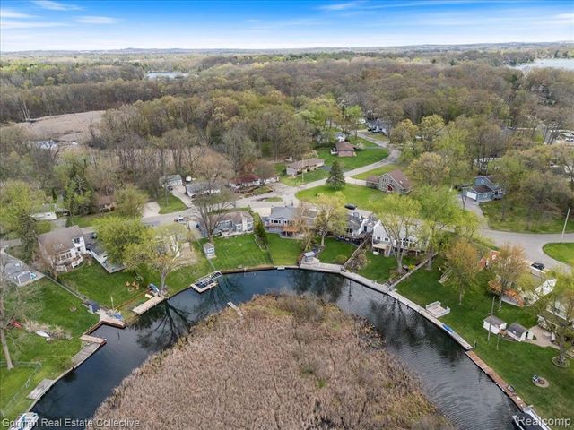4583 Forest Avenue, Waterford, MI 48328