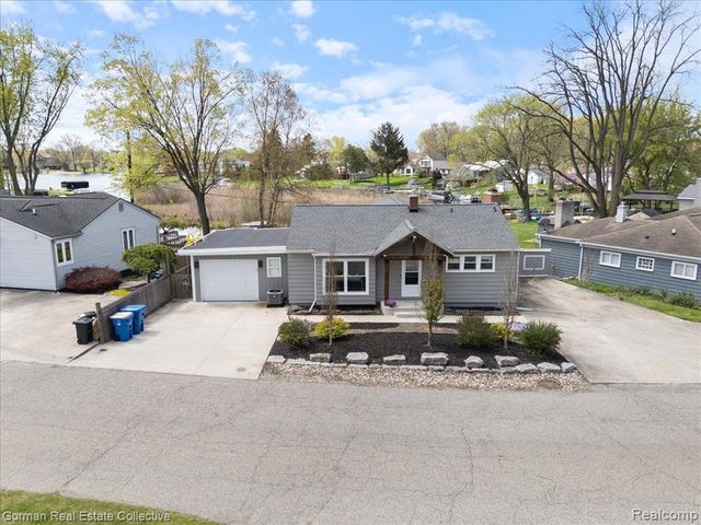 4583 Forest Avenue, Waterford, MI 48328