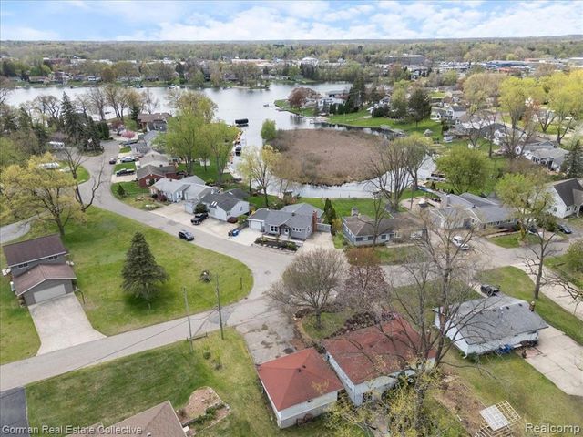 4583 Forest Avenue, Waterford, MI 48328