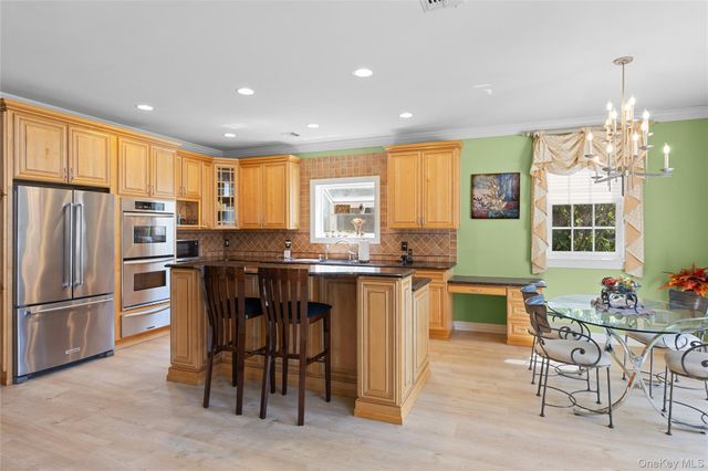 385 Altessa Boulevard, Melville, NY 11747