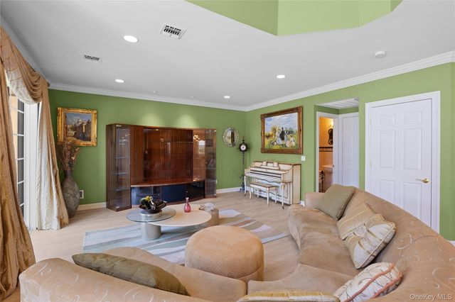 385 Altessa Boulevard, Melville, NY 11747