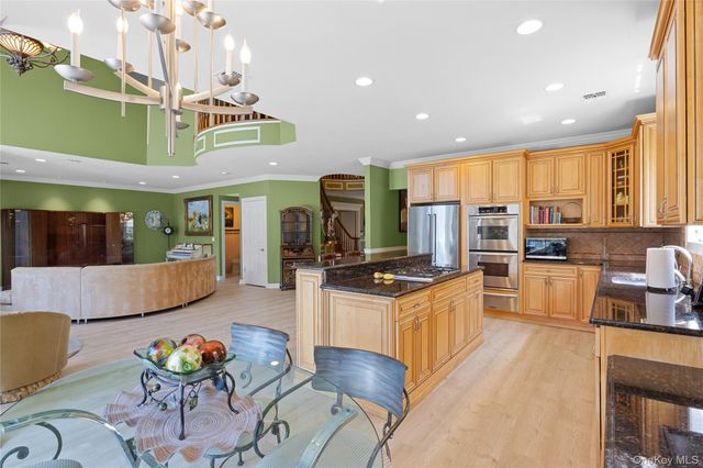385 Altessa Boulevard, Melville, NY 11747