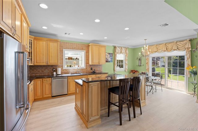 385 Altessa Boulevard, Melville, NY 11747