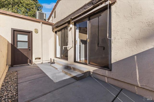 802 Adobe Dr, Santa Rosa, CA 95404