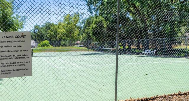 802 Adobe Dr, Santa Rosa, CA 95404