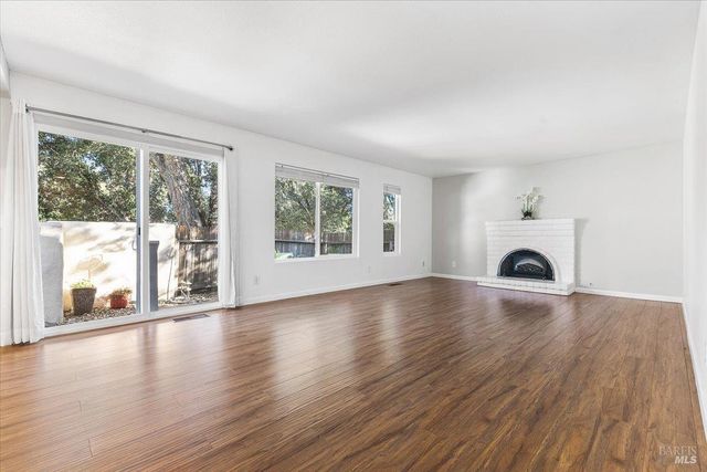 802 Adobe Dr, Santa Rosa, CA 95404