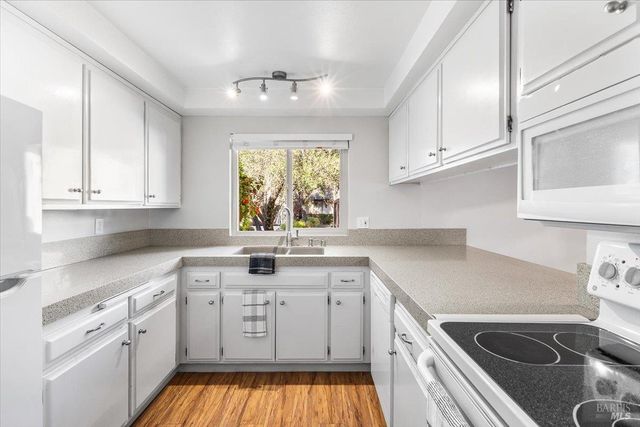 802 Adobe Dr, Santa Rosa, CA 95404