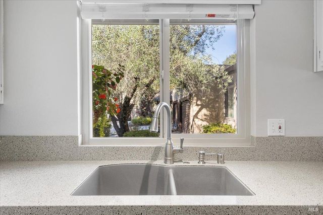 802 Adobe Dr, Santa Rosa, CA 95404