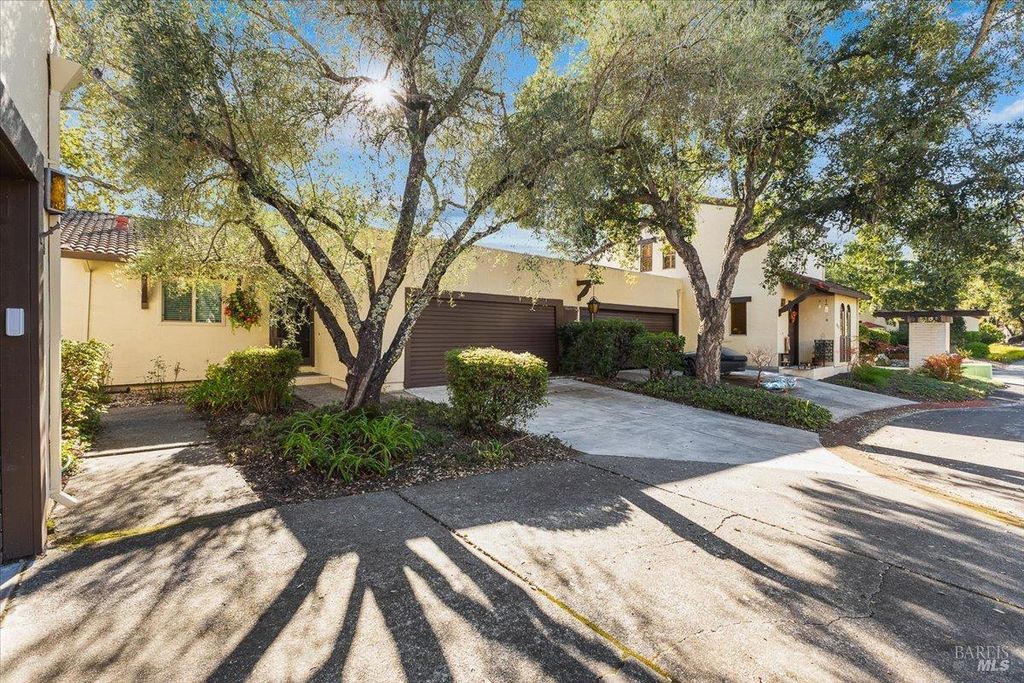 802 Adobe Dr, Santa Rosa, CA 95404