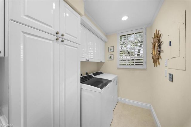 6830 San Marino DR 711A, Naples, FL 34108