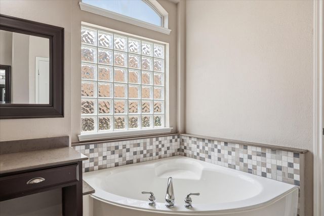 8412 Island Court, Fort Worth, TX 76137