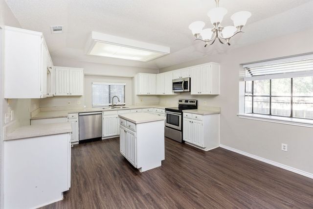 3909 Woodbury Court, Arlington, TX 76017