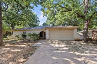 3909 Woodbury Court, Arlington, TX 76017