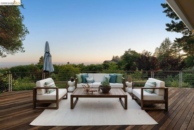 12131 Skyline Blvd, Oakland, CA 94619