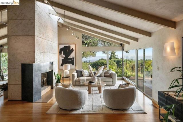12131 Skyline Blvd, Oakland, CA 94619